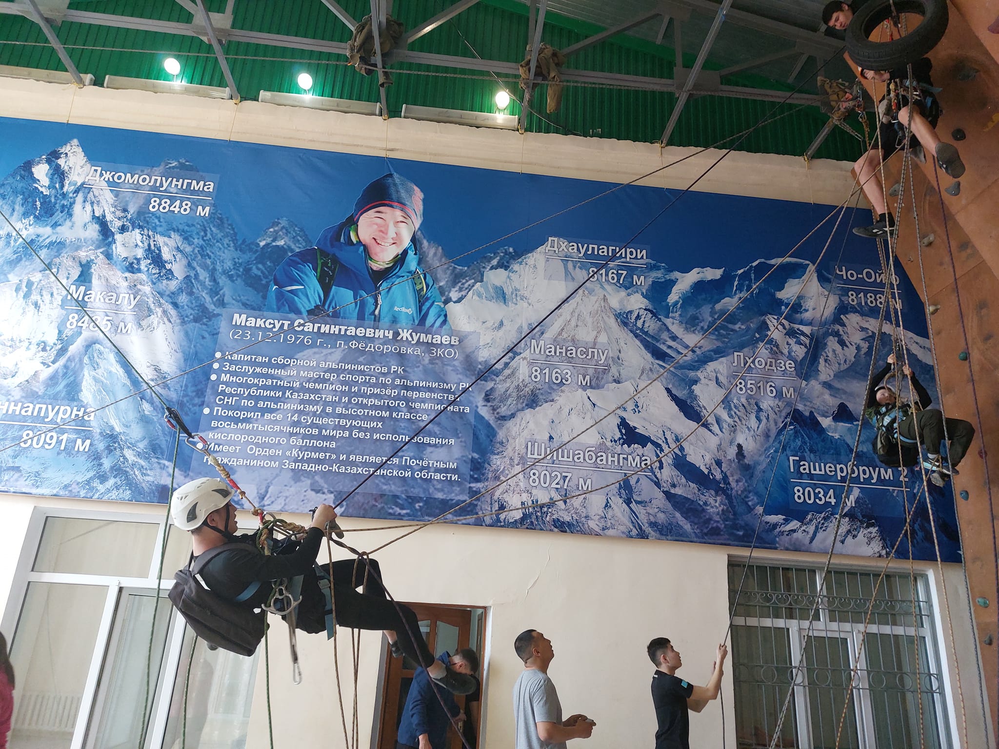 Проходят областные открытые соревнования по технике горного туризма на приз Максута Жумаева