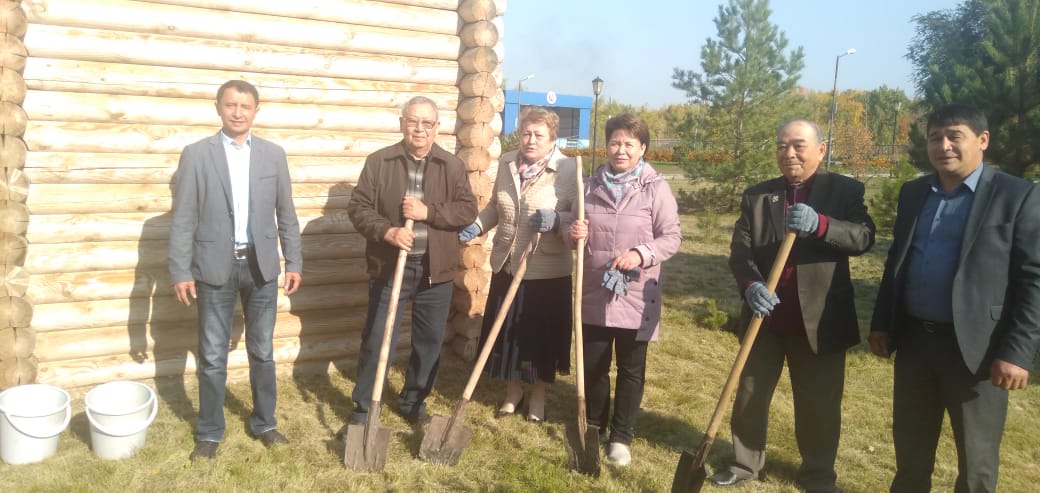 В память о Викторе Павловиче 3 октября в ТОК  «Евразия» были  высажены хвойные деревья